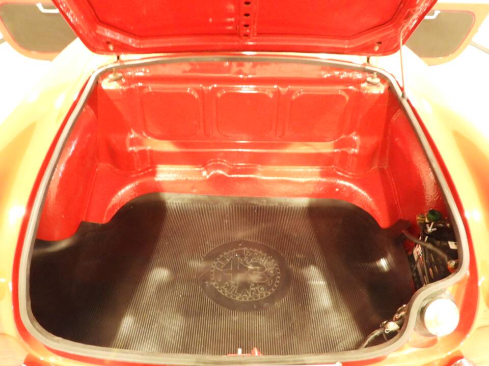 Image 10/15 of Alfa Romeo Giulia 1600 Spider (1963)