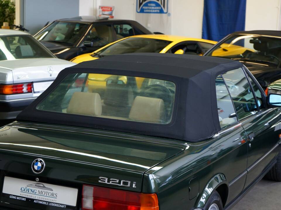 Afbeelding 17/25 van BMW 320i (1988)