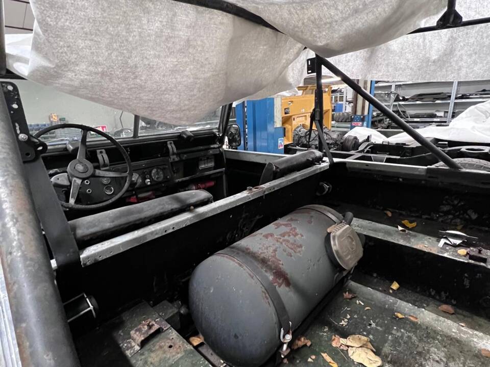 Image 17/17 of Land Rover 88 (1980)