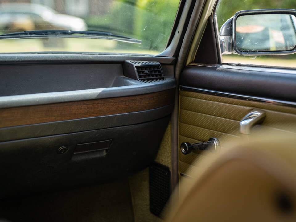 Image 36/46 of BMW 525 (1978)