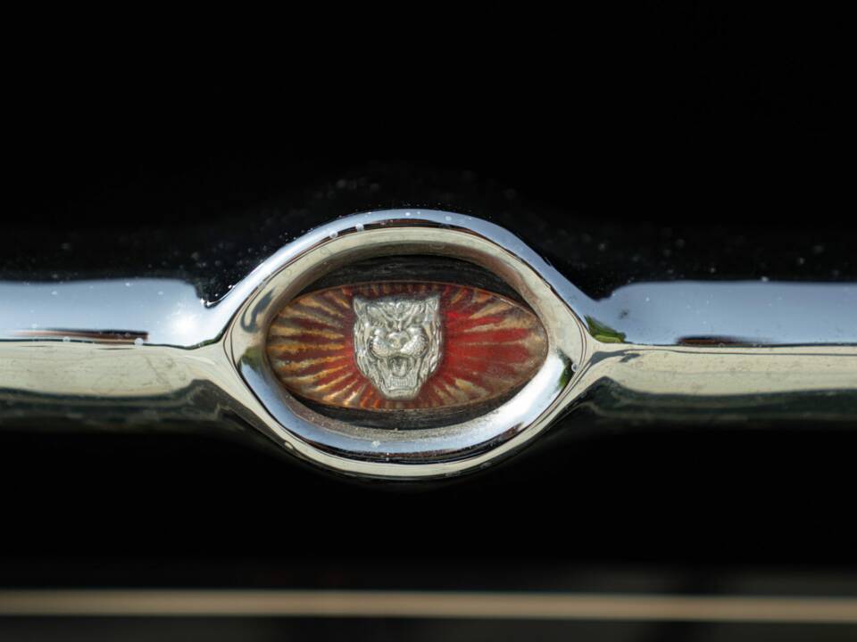 Image 20/50 de Jaguar E-Type (1968)