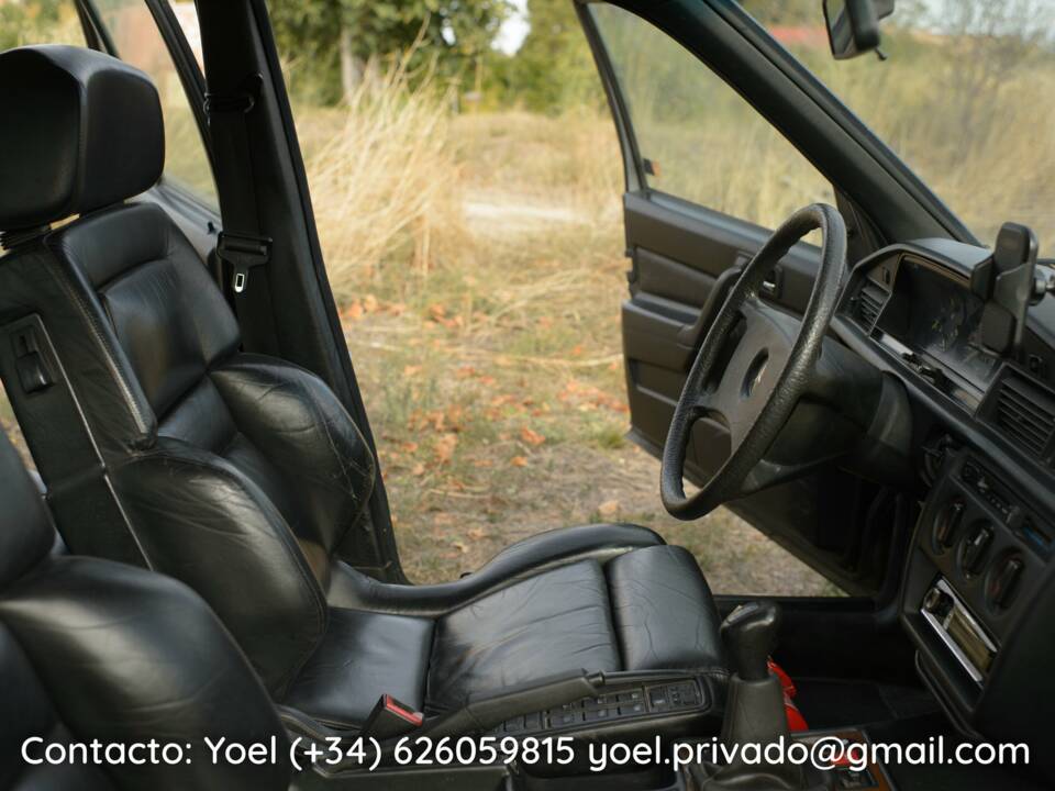 Image 16/41 of Mercedes-Benz 190 E 2.6 (1987)