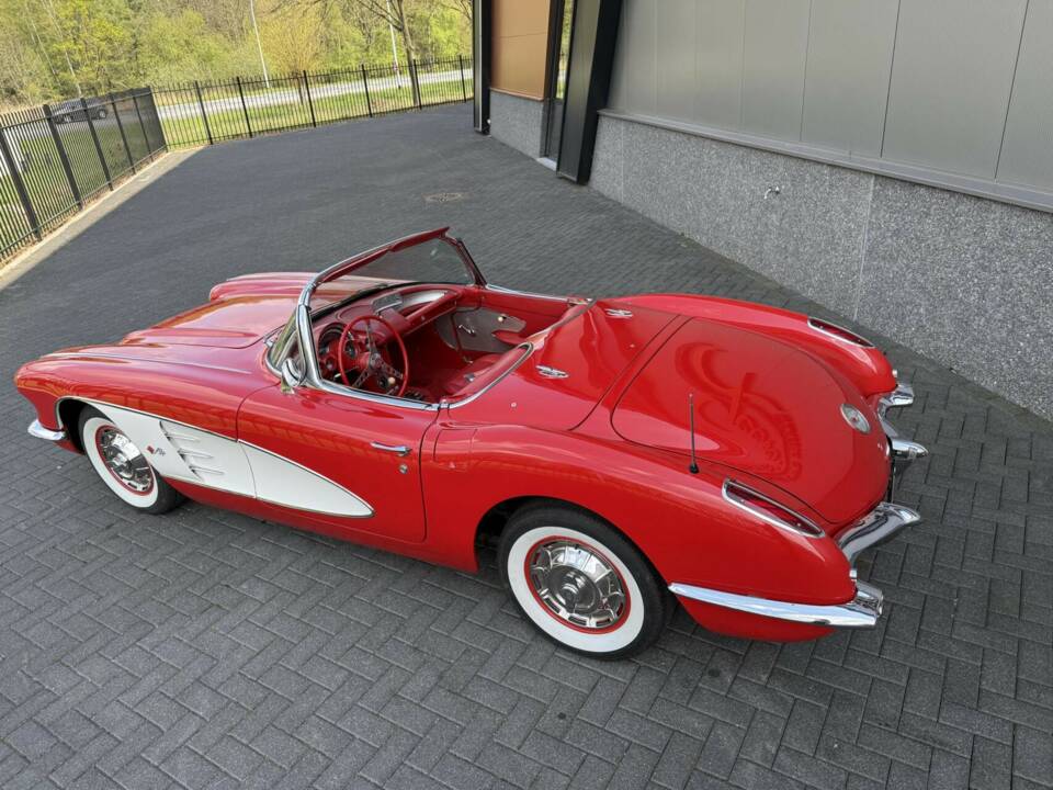 Image 26/50 of Chevrolet Corvette (1959)