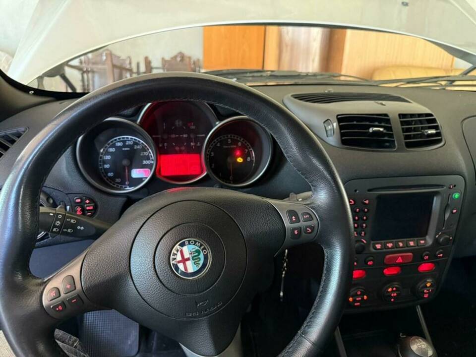 Image 9/10 of Alfa Romeo 147 3.2 GTA (2003)