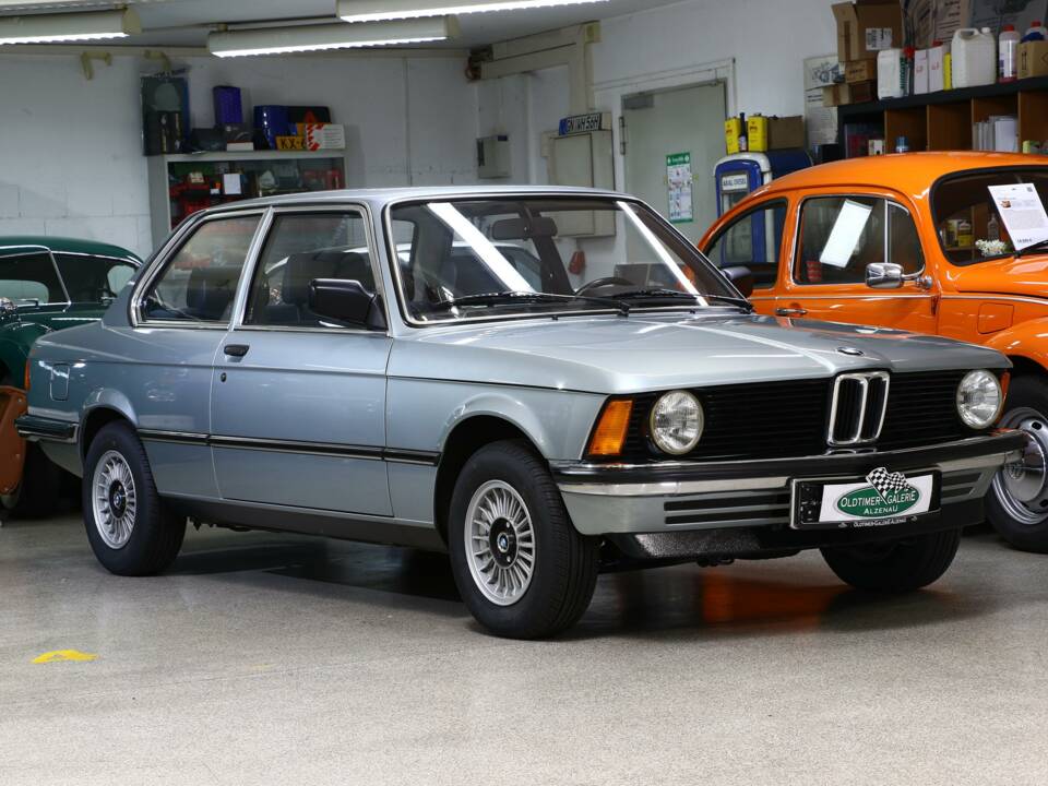 Immagine 10/22 di BMW 318i (1981)
