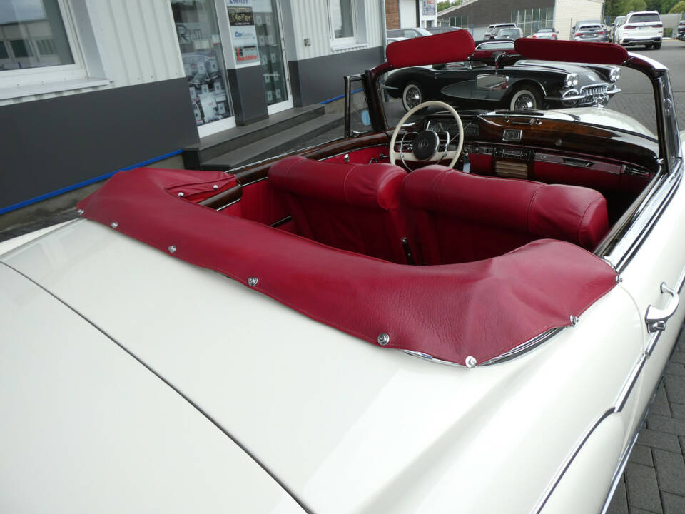 Immagine 18/29 di Mercedes-Benz 220 SE Cabriolet (1960)