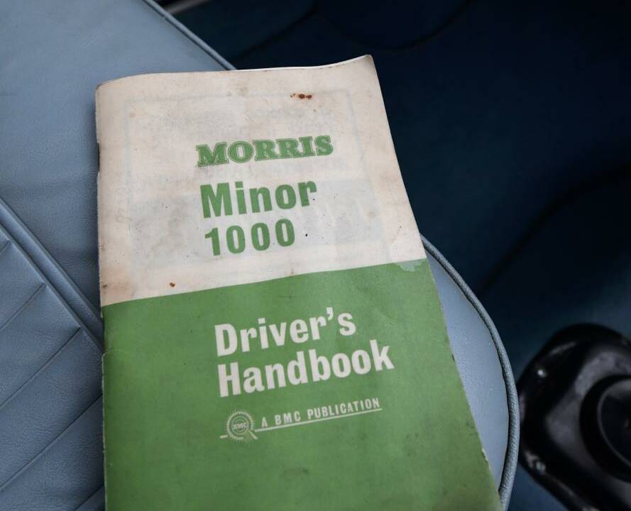 Image 41/50 of Morris Minor 1000 Traveller (1969)