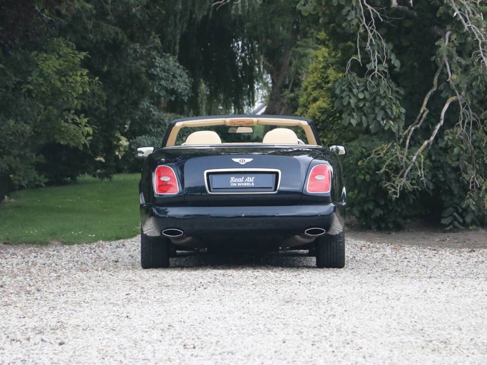 Image 7/31 of Bentley Azure (2007)
