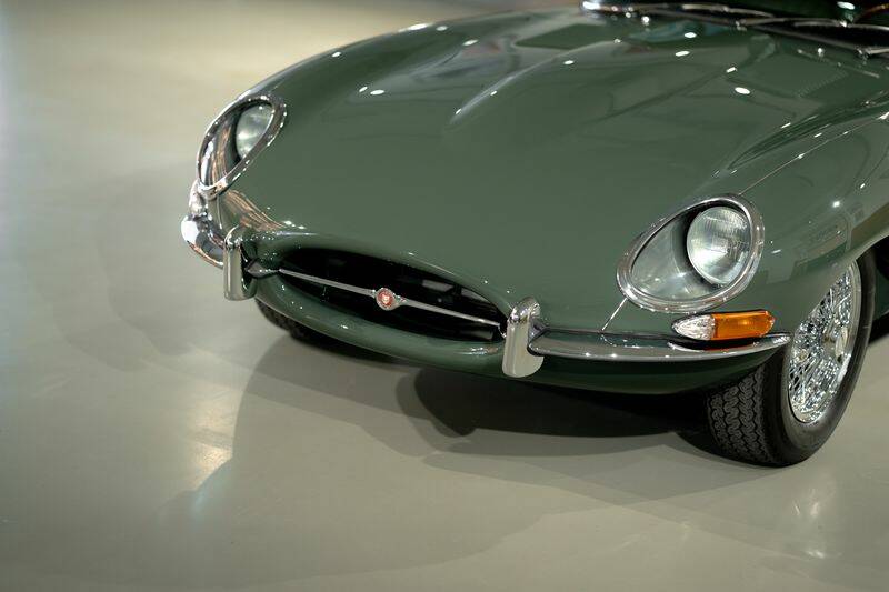 Image 2/50 de Jaguar Type E 4.2 (1966)
