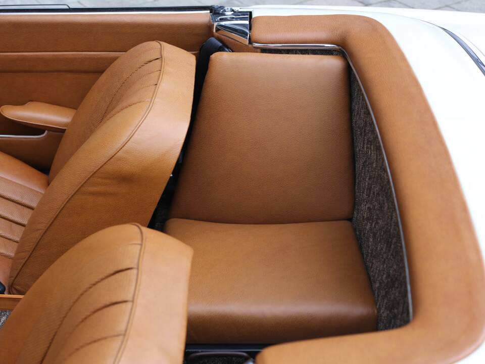 Imagen 32/50 de Mercedes-Benz 230 SL (1965)
