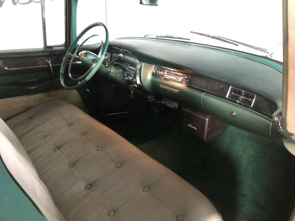 Image 16/34 of Cadillac 62 Sedan (1954)