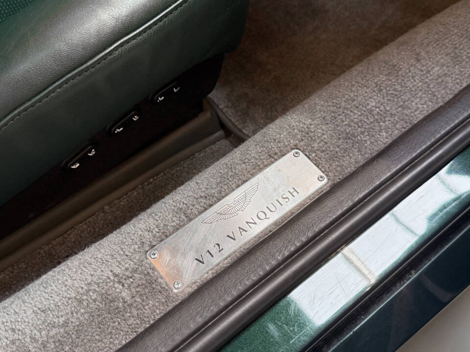 Image 24/43 of Aston Martin V12 Vanquish (2003)