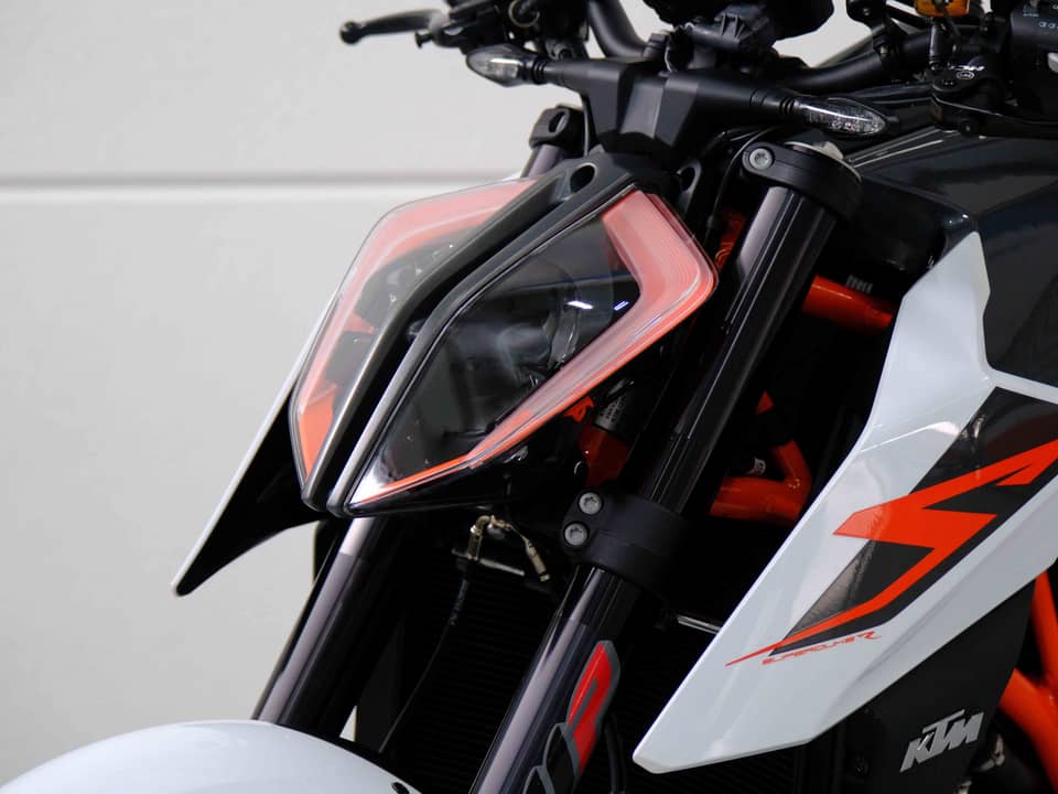 Image 34/83 of KTM 1290 Super Duke R (2018)