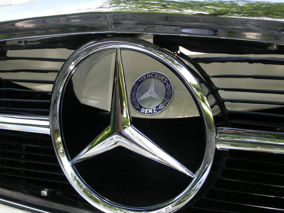 Image 26/40 of Mercedes-Benz 280 SL (1969)