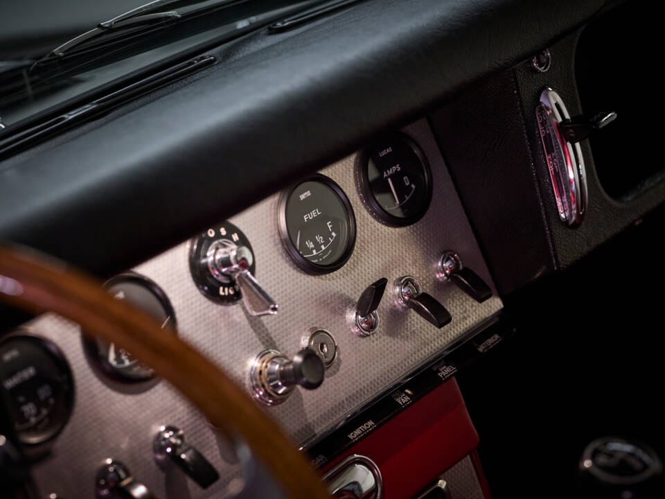 Immagine 84/99 di Jaguar E-Type 3.8 (1964)