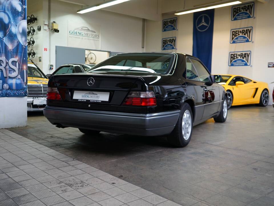 Bild 14/35 von Mercedes-Benz E 320 (1993)