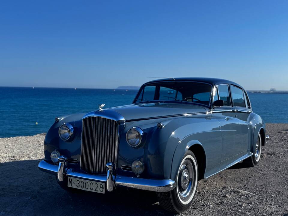 Image 21/46 of Bentley S 2 (1961)