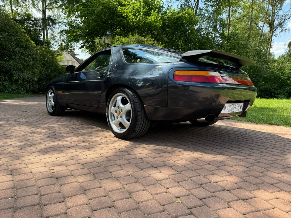 Afbeelding 25/77 van Porsche 928 GT (1990)