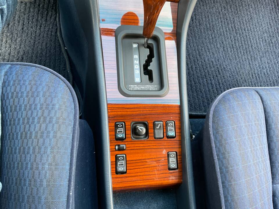 Image 61/149 of Mercedes-Benz 320 TE (1993)