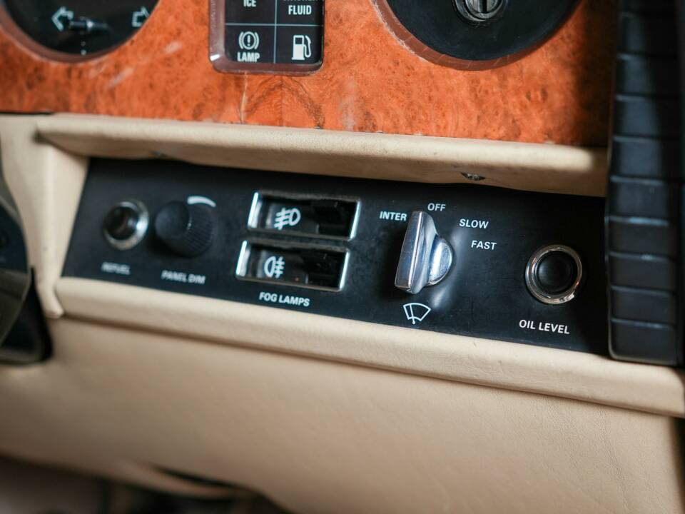 Image 25/48 of Rolls-Royce Silver Spirit (1983)