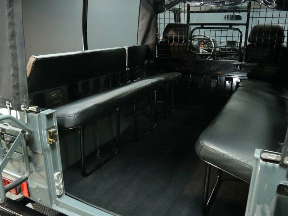 Immagine 34/50 di Mercedes-Benz 230 GE (SWB) (1993)