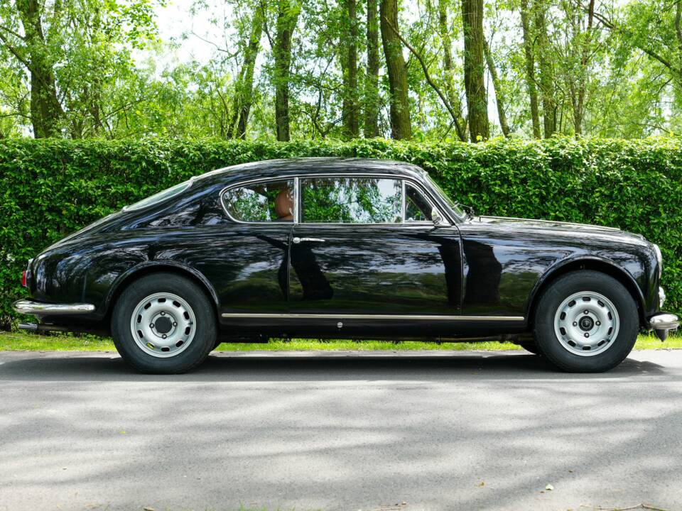 Image 15/33 de Lancia Aurelia B20 GT 2500 (1957)