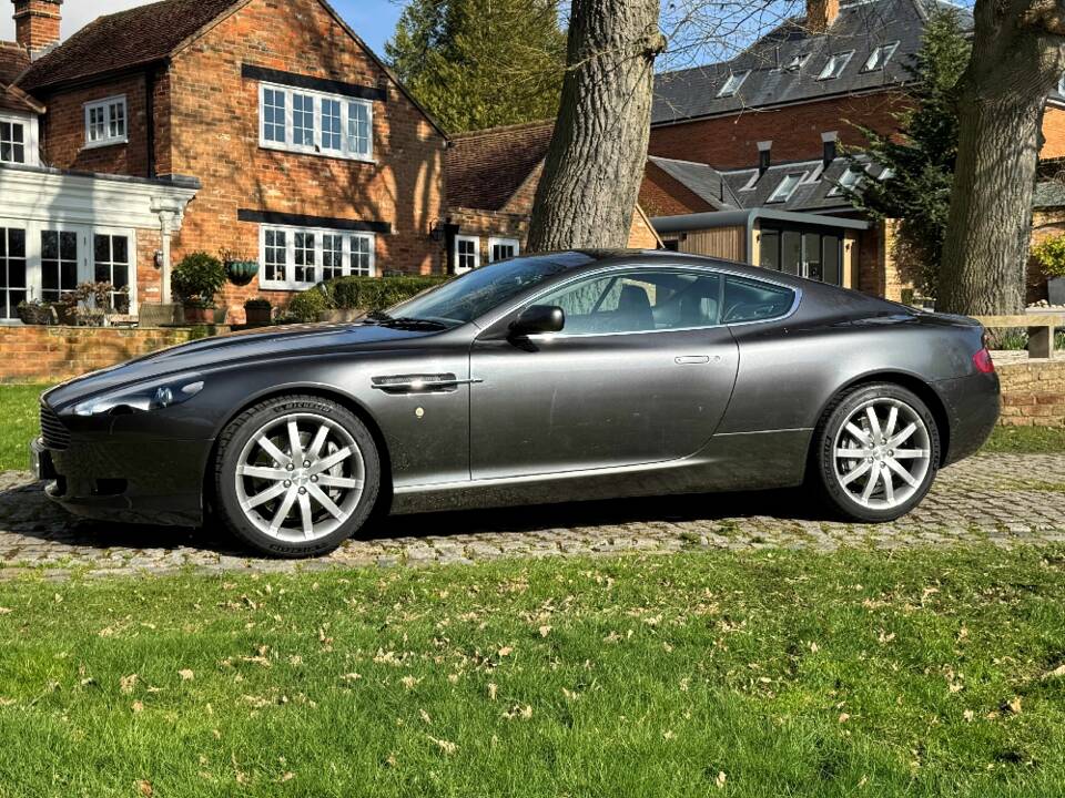 Image 7/33 of Aston Martin DB 9 (2005)