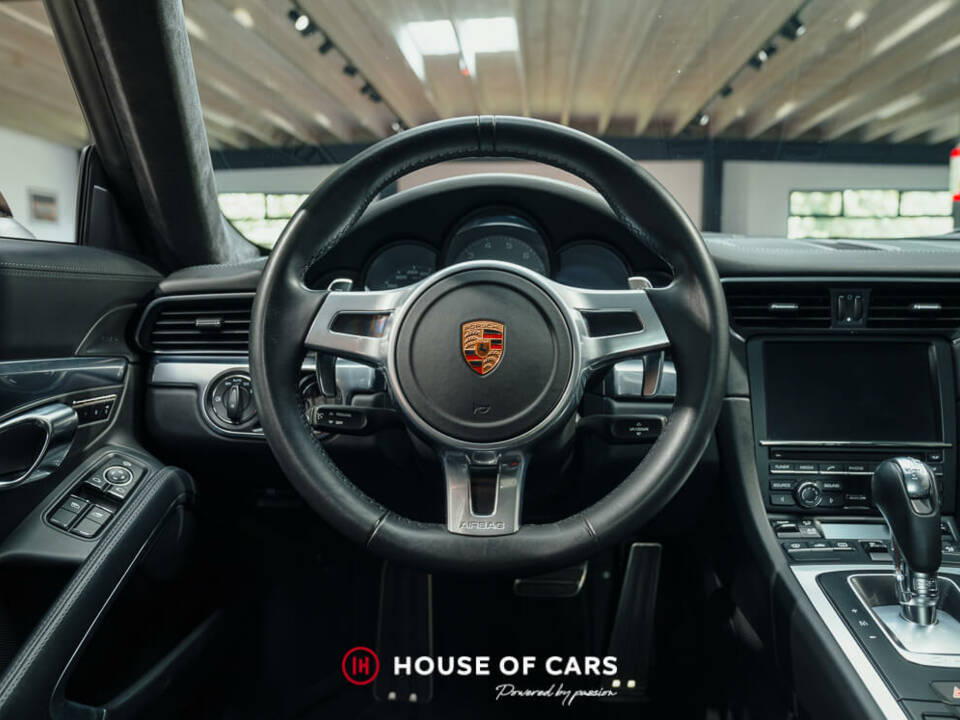 Image 16/25 of Porsche 911 Carrera 4S (2014)