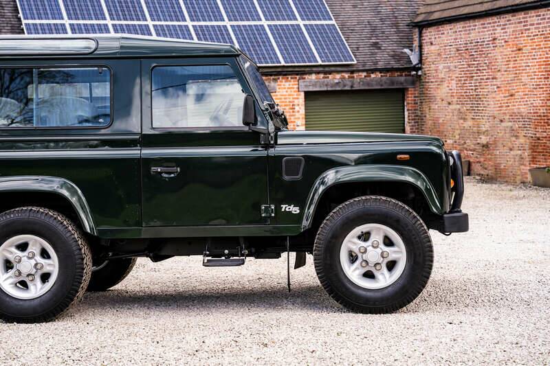 Image 39/50 de Land Rover Defender 90 Td5 (1999)