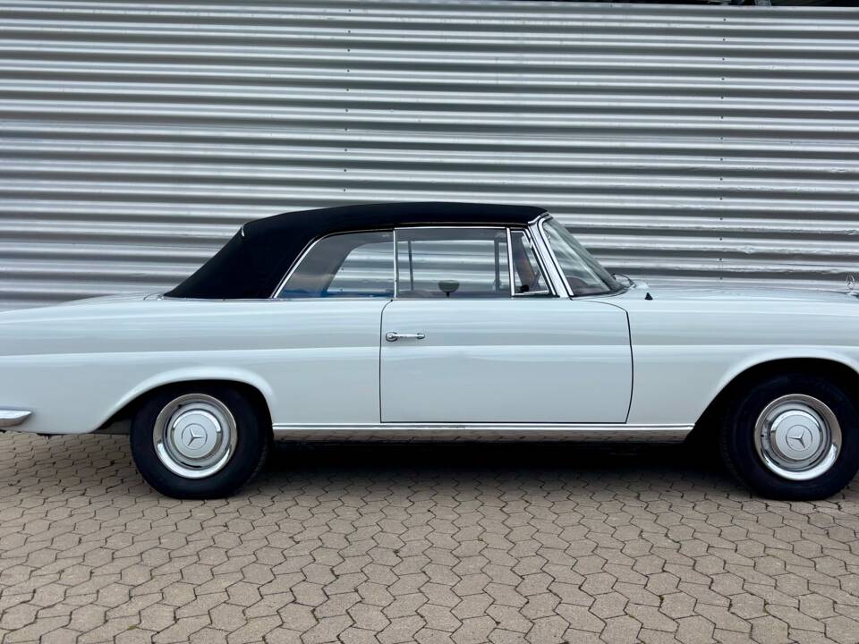 Image 33/33 of Mercedes-Benz 250 SE (1966)