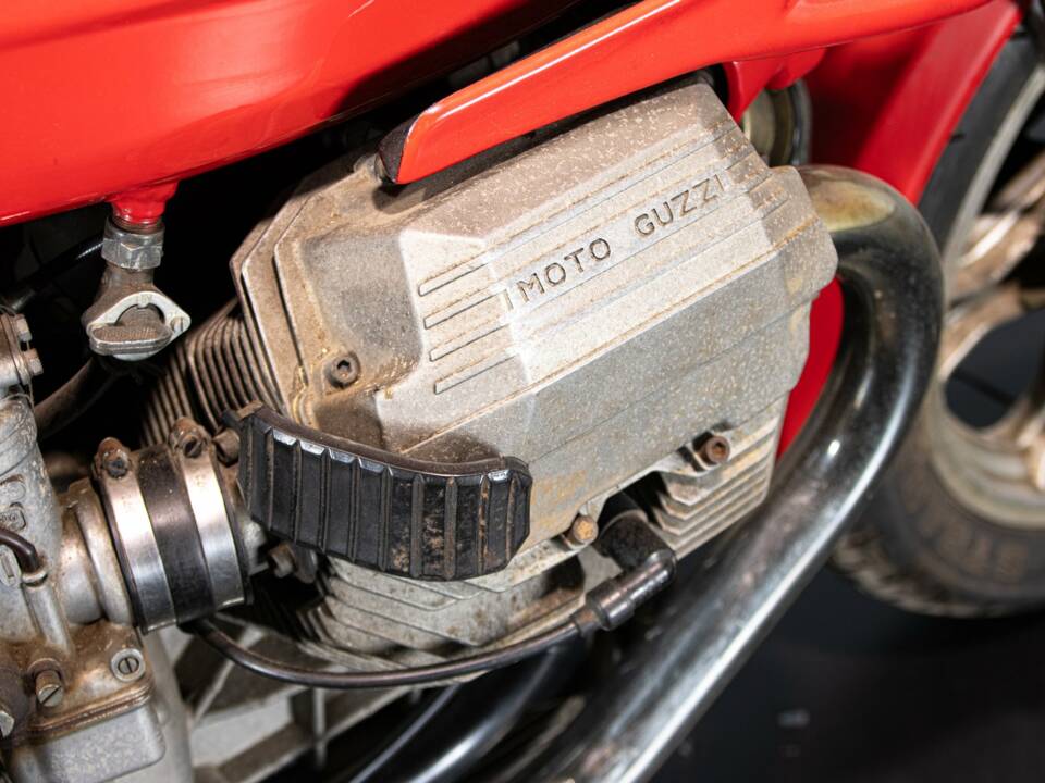 Image 37/49 de Moto Guzzi 850 LeMans (1981)