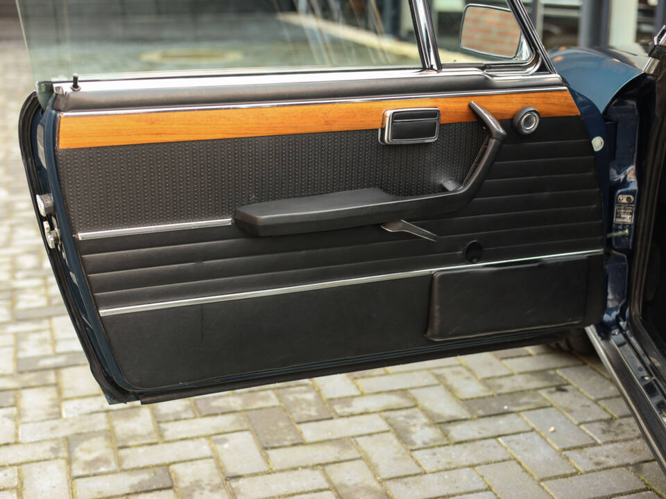 Image 25/57 of BMW 3.0 CSi (1972)