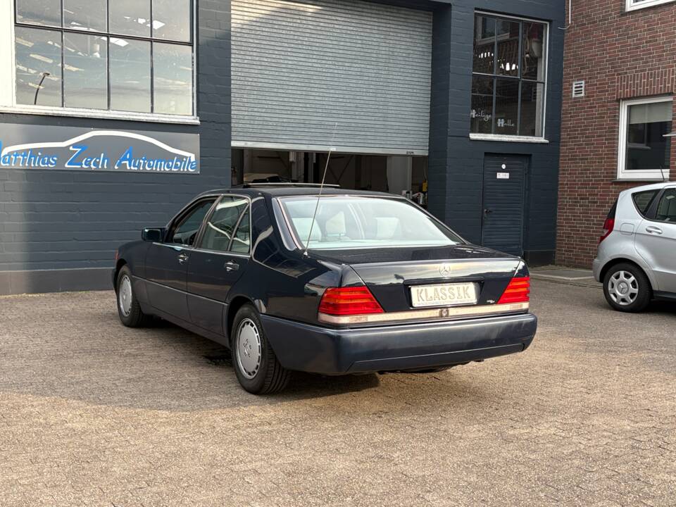 Immagine 7/28 di Mercedes-Benz 400 SE (1992)