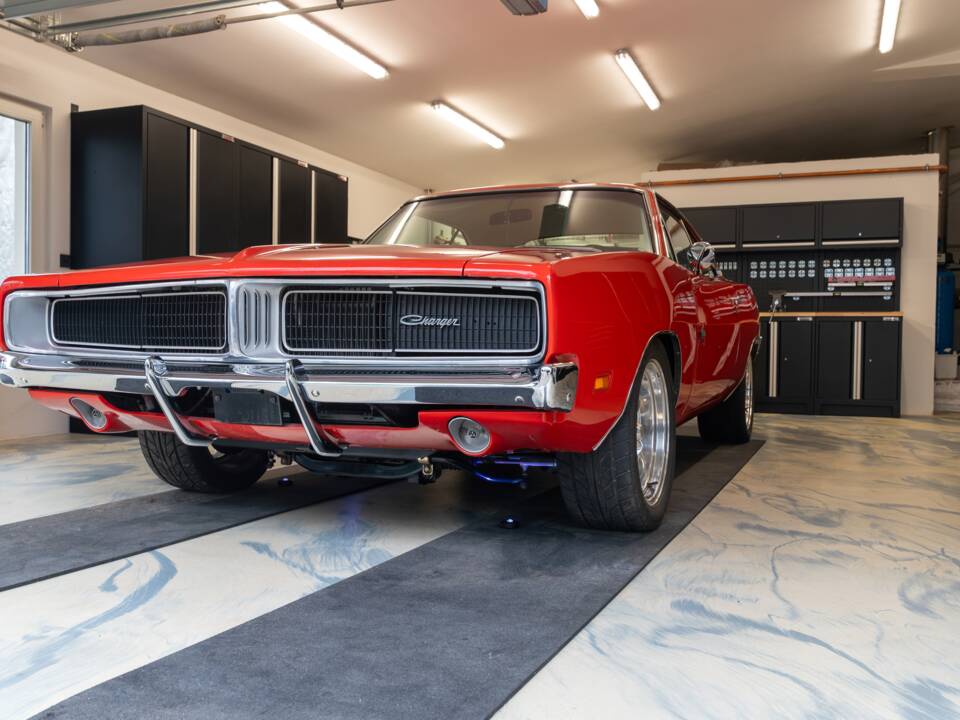 Image 18/24 of Dodge Charger R/T (1969)