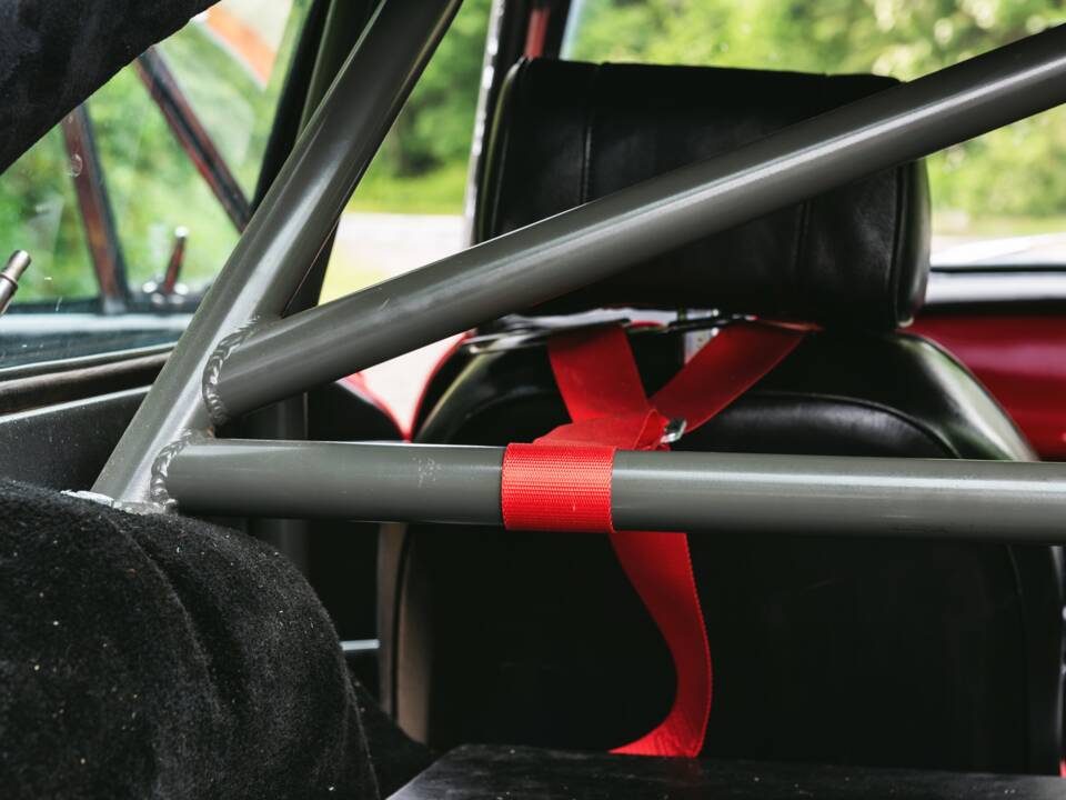 Image 12/50 of MG MGB GT V8 (1977)