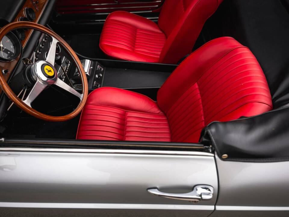 Immagine 45/48 di Ferrari 330 GTS (1968)