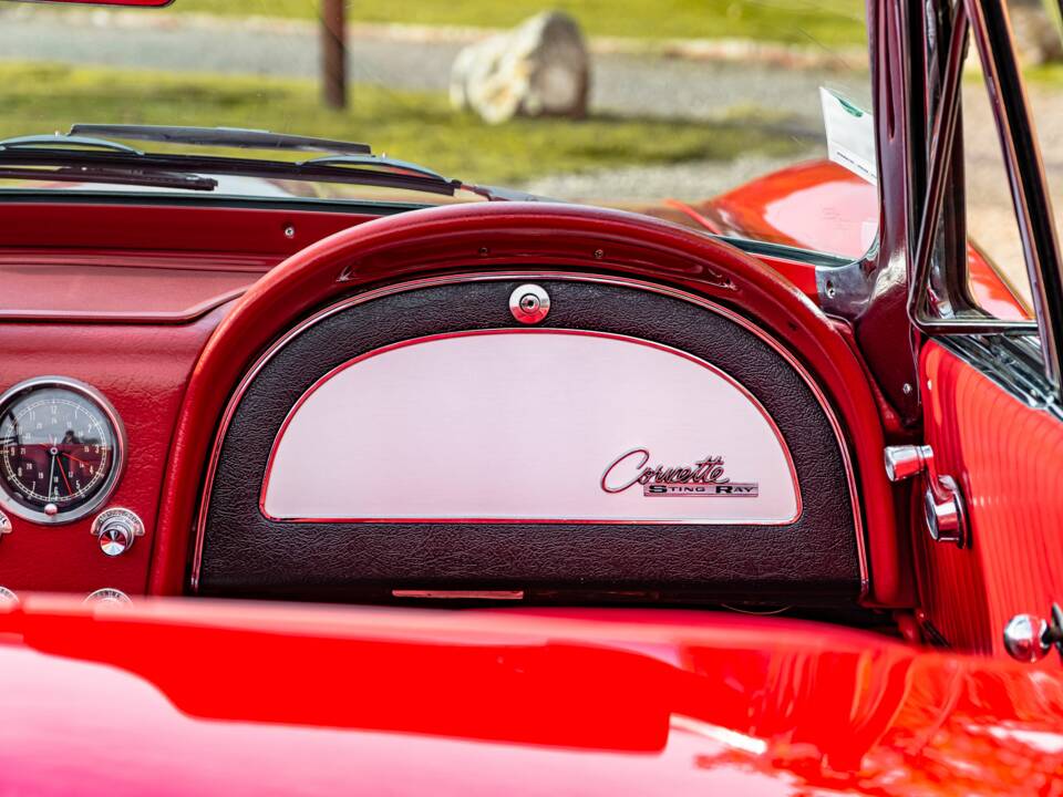 Image 36/64 of Chevrolet Corvette Sting Ray Convertible (1964)