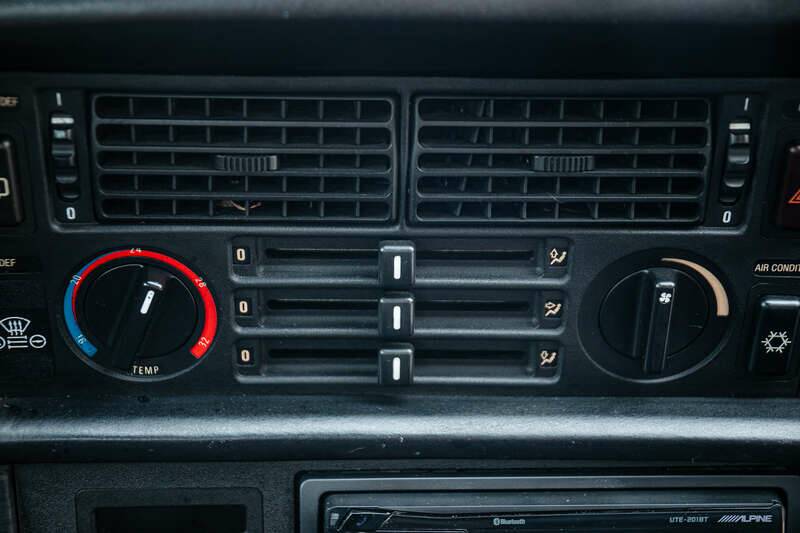 Image 34/50 of BMW M 635 CSi (1989)