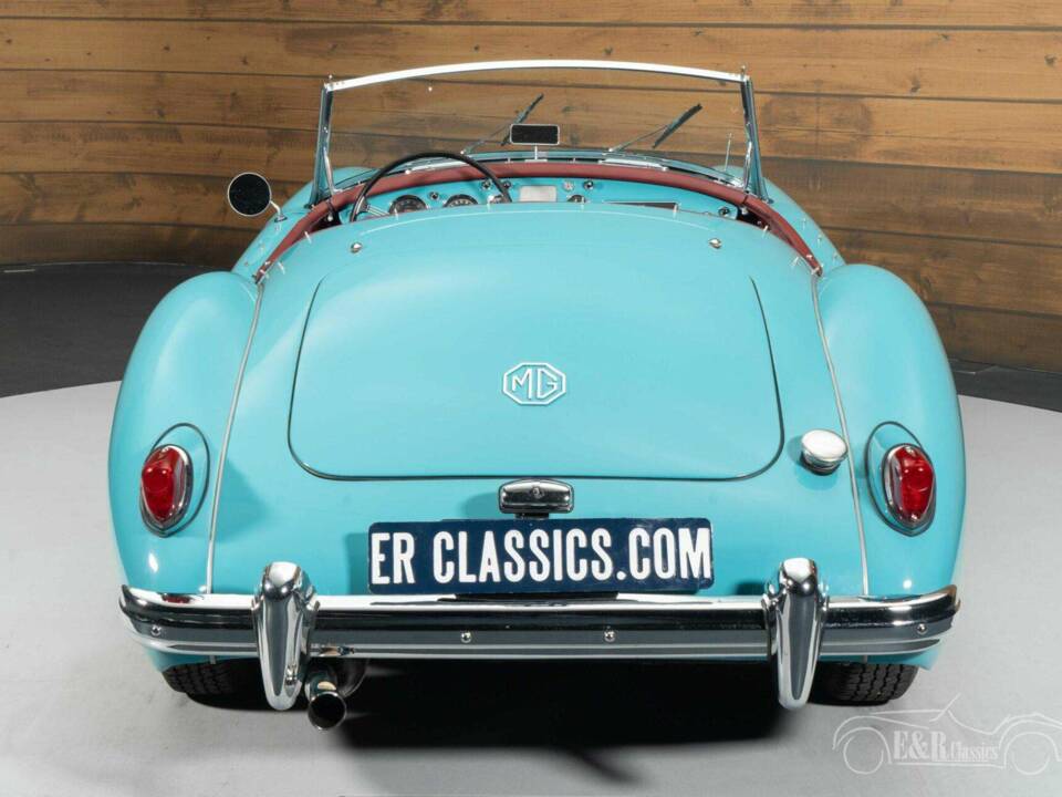 Image 13/19 of MG MGA 1500 (1958)