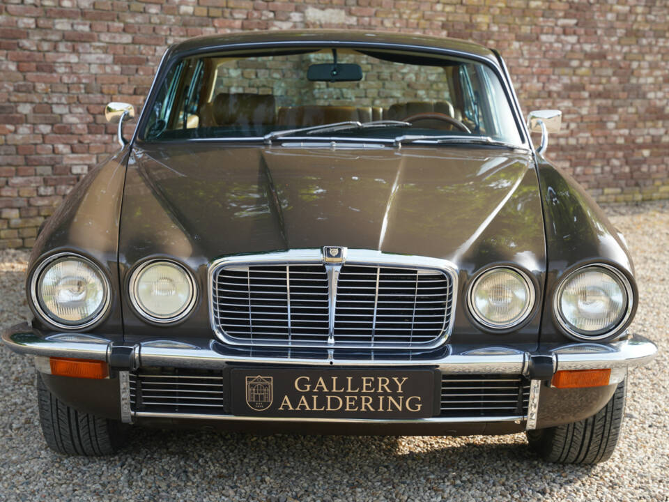 Bild 5/50 von Jaguar XJ 6 L 4.2 (1975)
