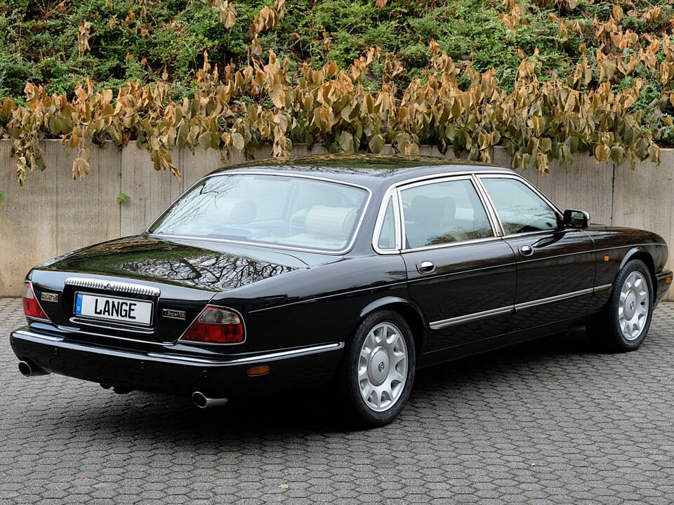 Image 7/60 de Daimler Super V8 (2000)
