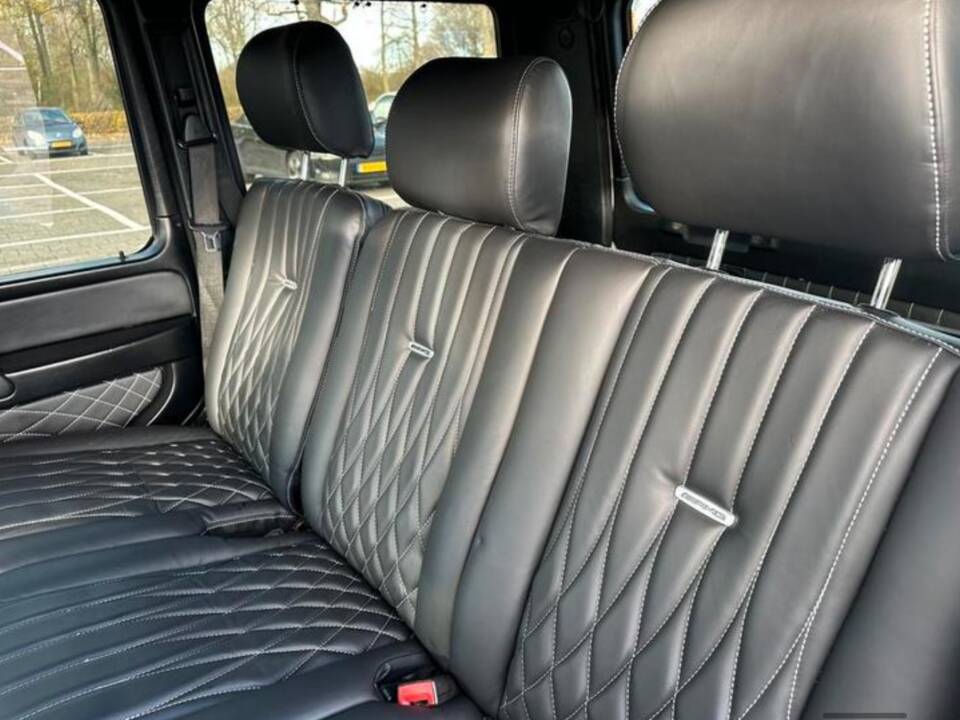 Imagen 13/48 de Mercedes-Benz G 55 AMG Kompressor (LWB) (2009)