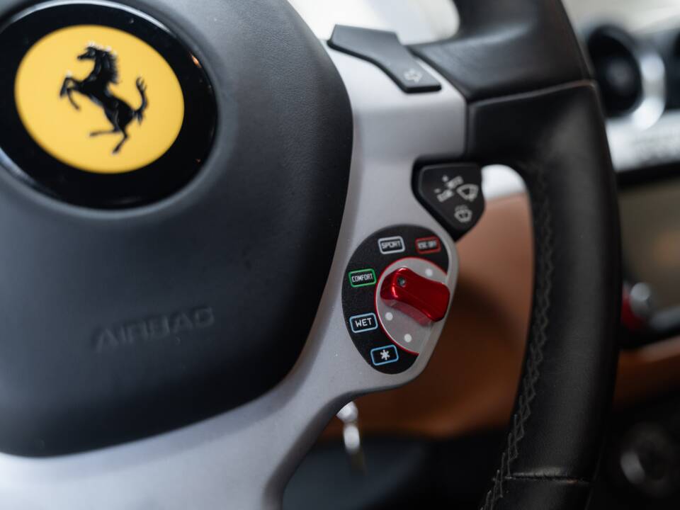 Image 17/47 of Ferrari FF (2015)