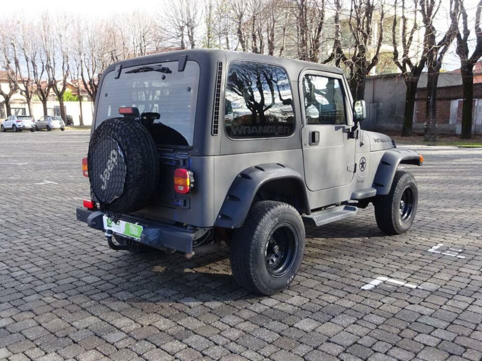 Image 32/42 de Jeep Wrangler Sport Hardtop 2.5 (1997)