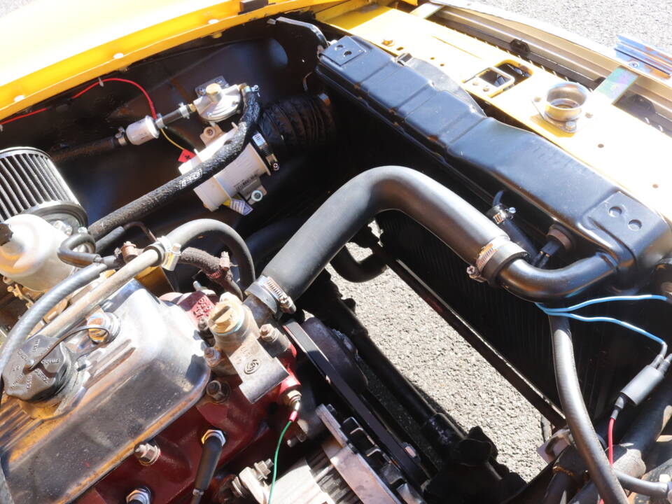 Image 19/19 of MG MGB GT (1978)