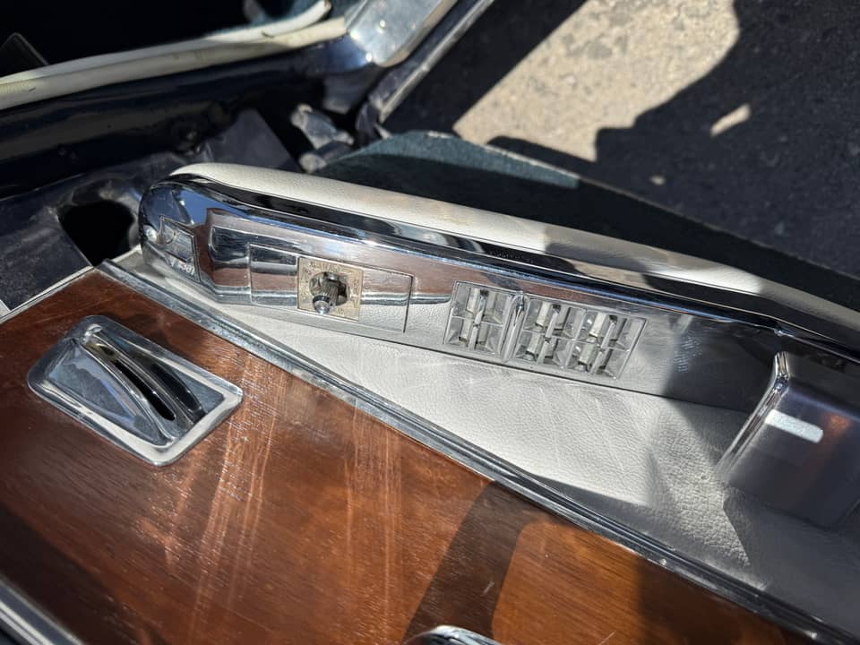 Bild 29/34 von Cadillac Eldorado Biarritz Convertible (1963)