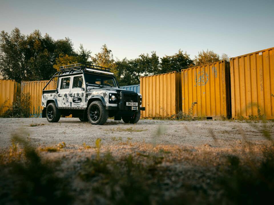 Bild 22/42 von Land Rover Defender Works V8 Trophy (2012)