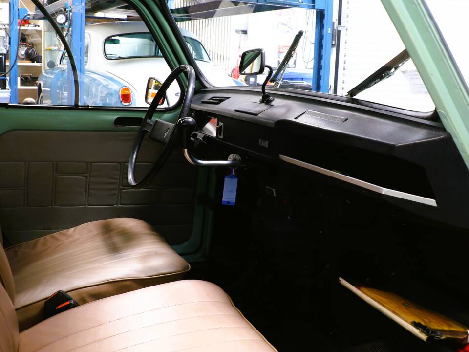 Image 23/33 de Renault R 4 TL (1981)