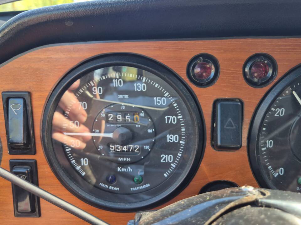 Image 24/100 of Triumph TR 6 PI (1971)