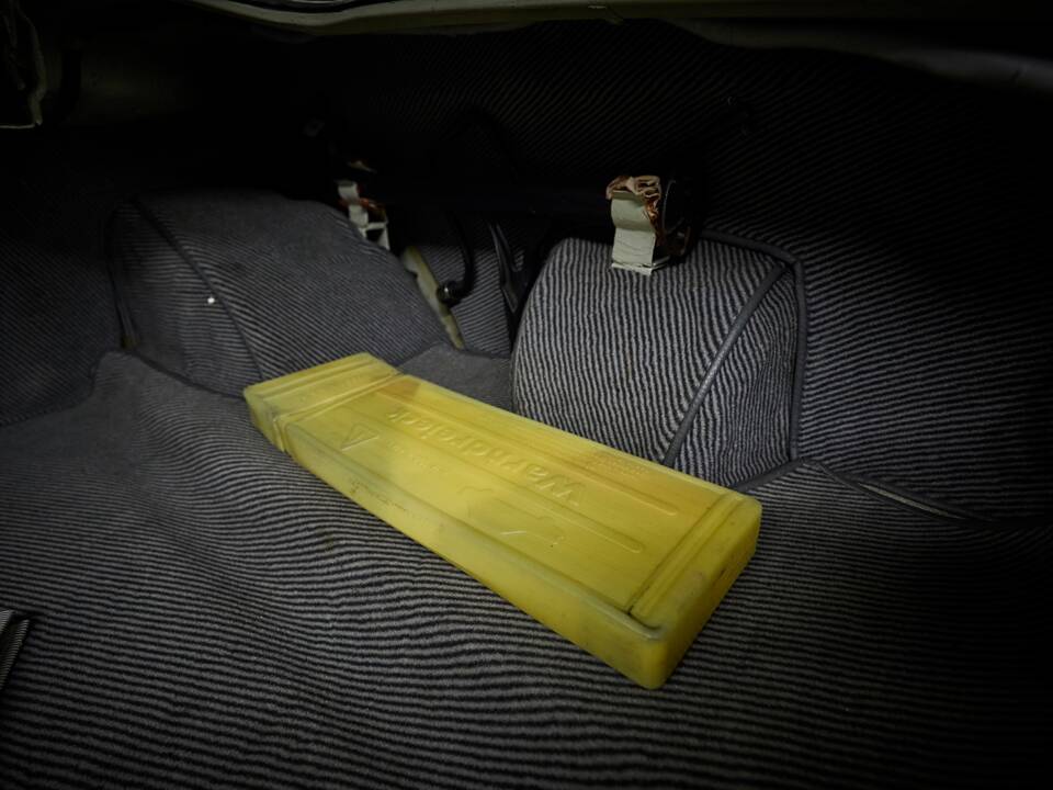 Image 73/96 de Borgward P 100 2.3 Litre (1960)